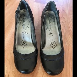Black Sara Jayne Pumps
